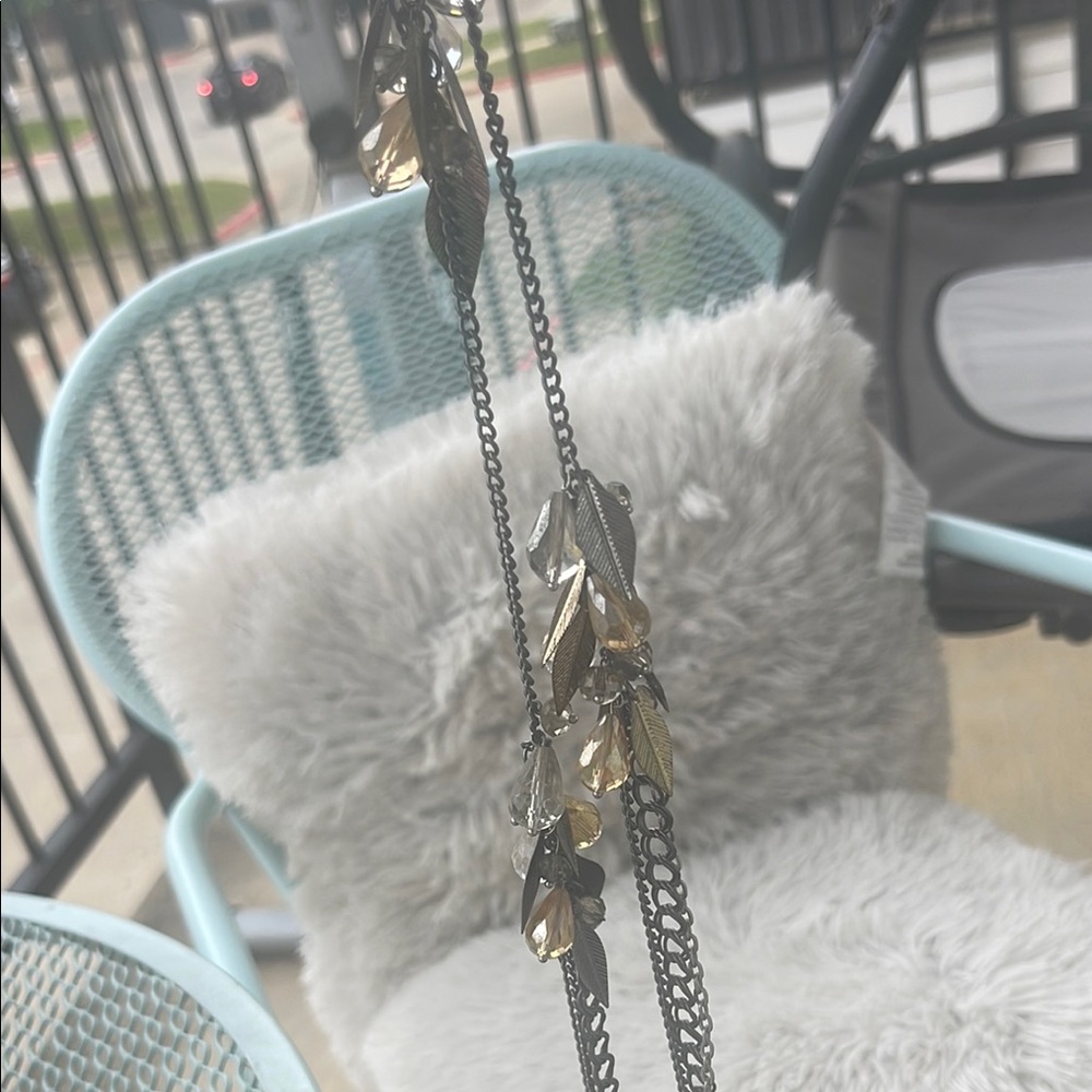 Elegant Leaf Pendant Necklace